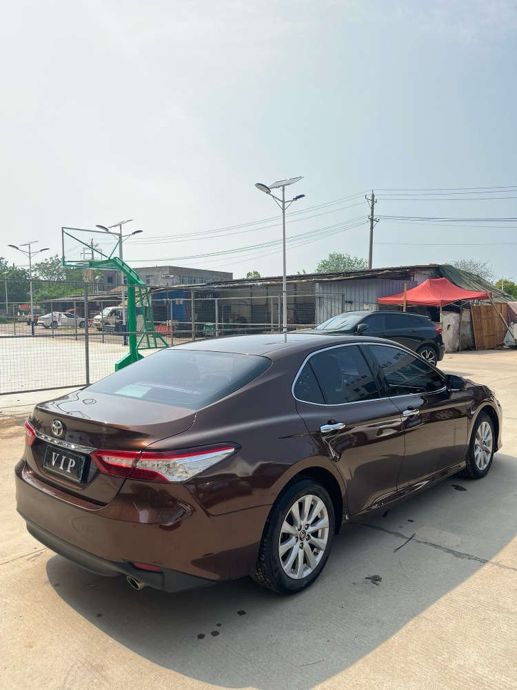 武汉18年丰田凯美瑞4