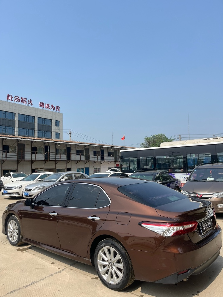 武汉18年丰田凯美瑞6