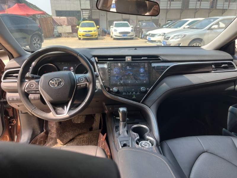 武汉18年丰田凯美瑞9