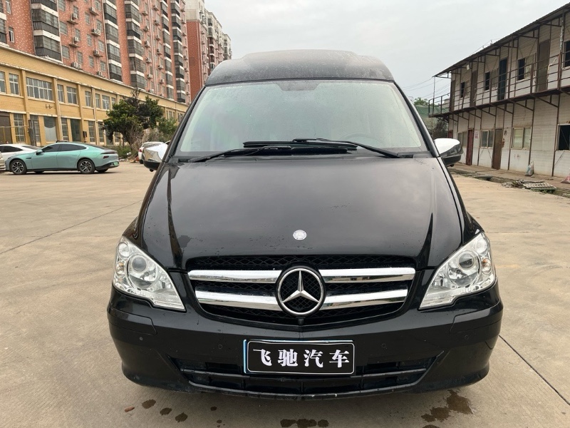 武汉16年奔驰威霆1