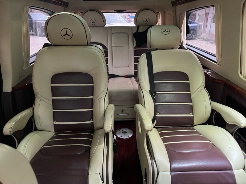 武汉16年奔驰威霆9