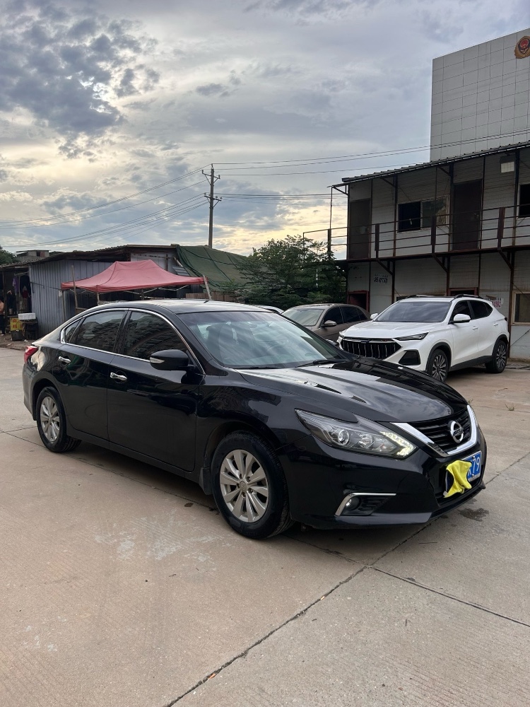 武汉18年日产天籁3