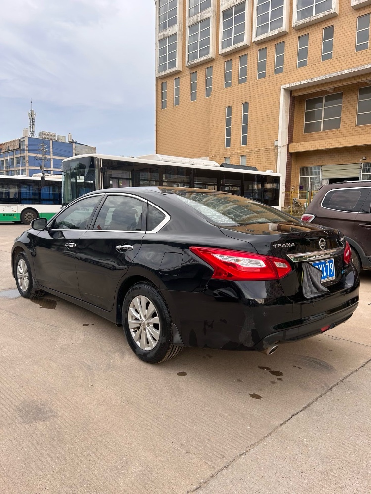 武汉18年日产天籁4