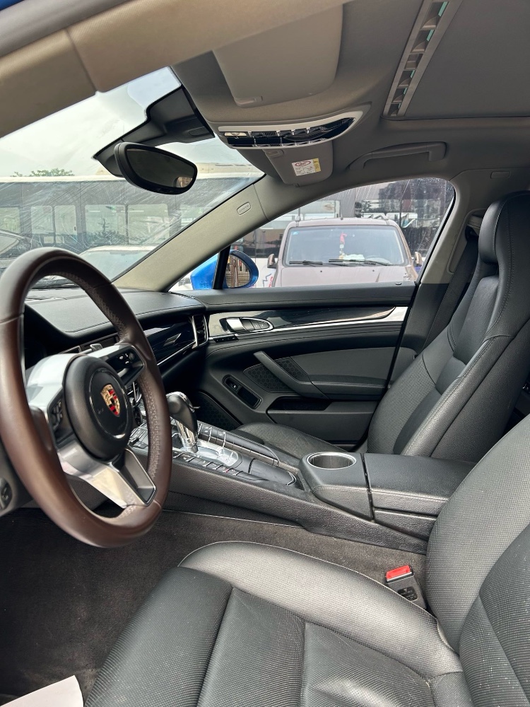 武汉15年保时捷帕拉梅拉8