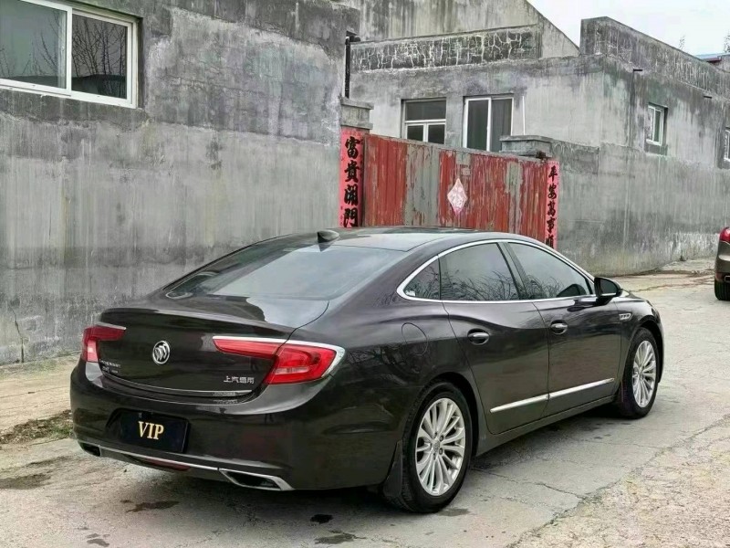 青岛17年别克君越8