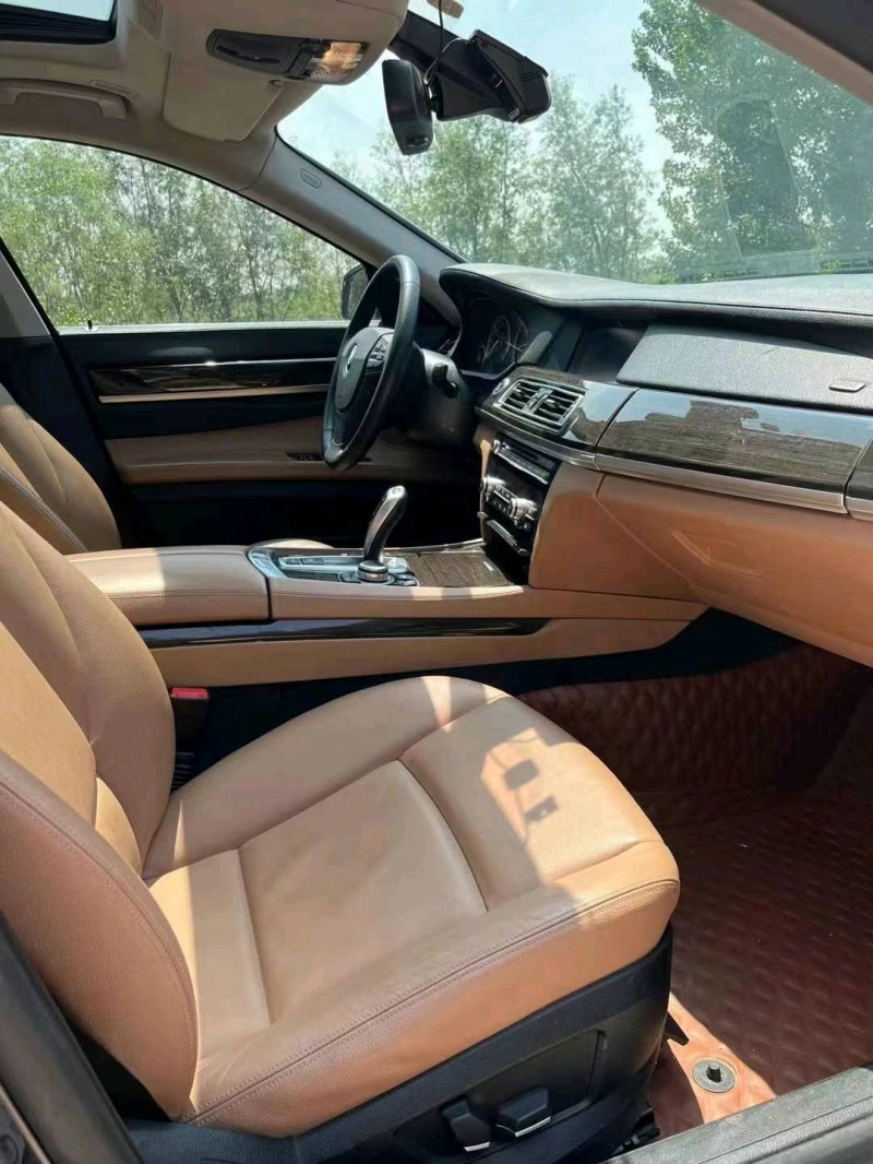 济南12年宝马7系6