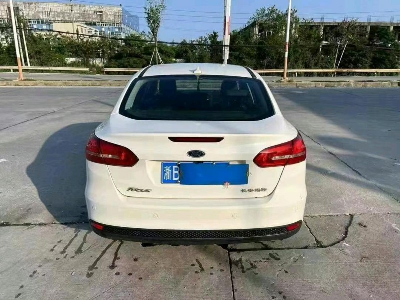 江门18年福特福克斯7