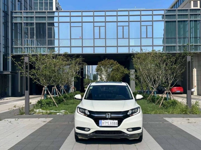 青岛18年本田缤智1