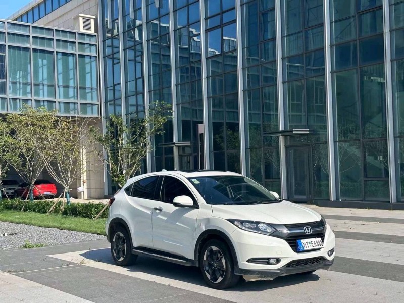 青岛18年本田缤智3