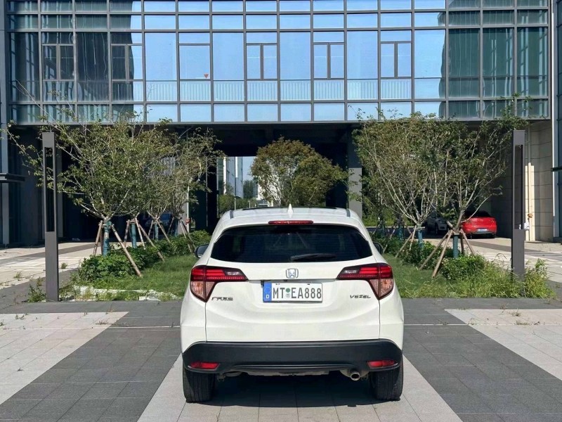 青岛18年本田缤智8