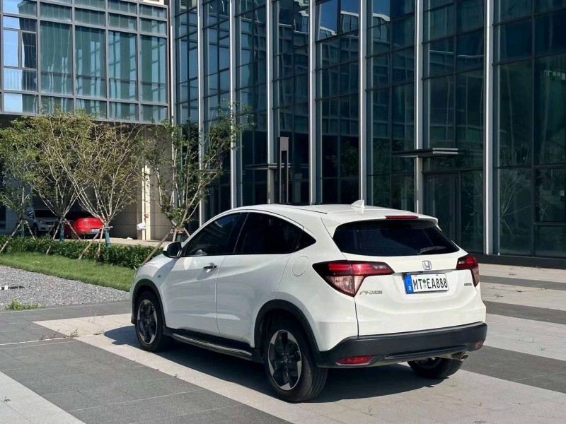 青岛18年本田缤智9