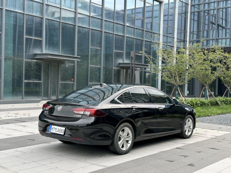 青岛20年别克君威7