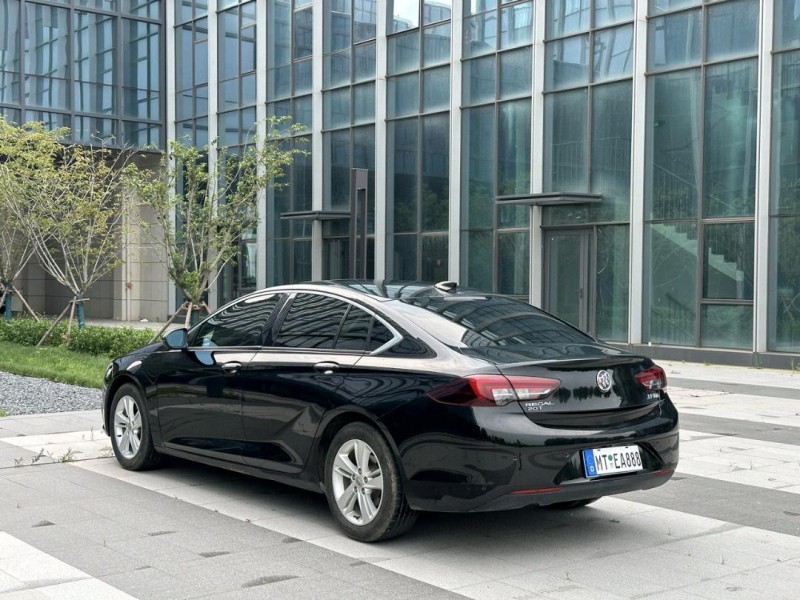 青岛20年别克君威9