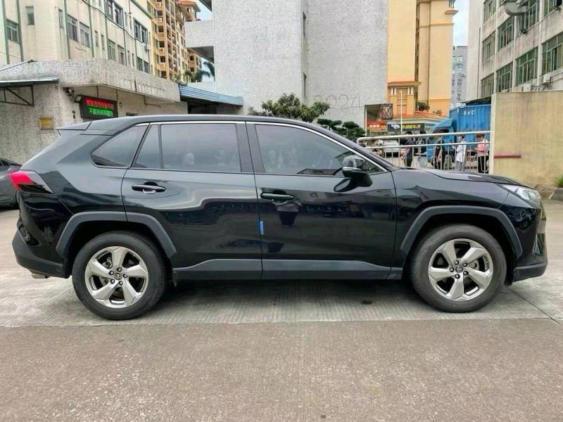 中山23年丰田RAV42