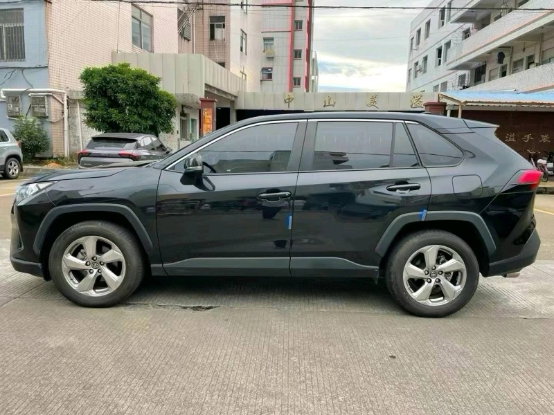中山23年丰田RAV43