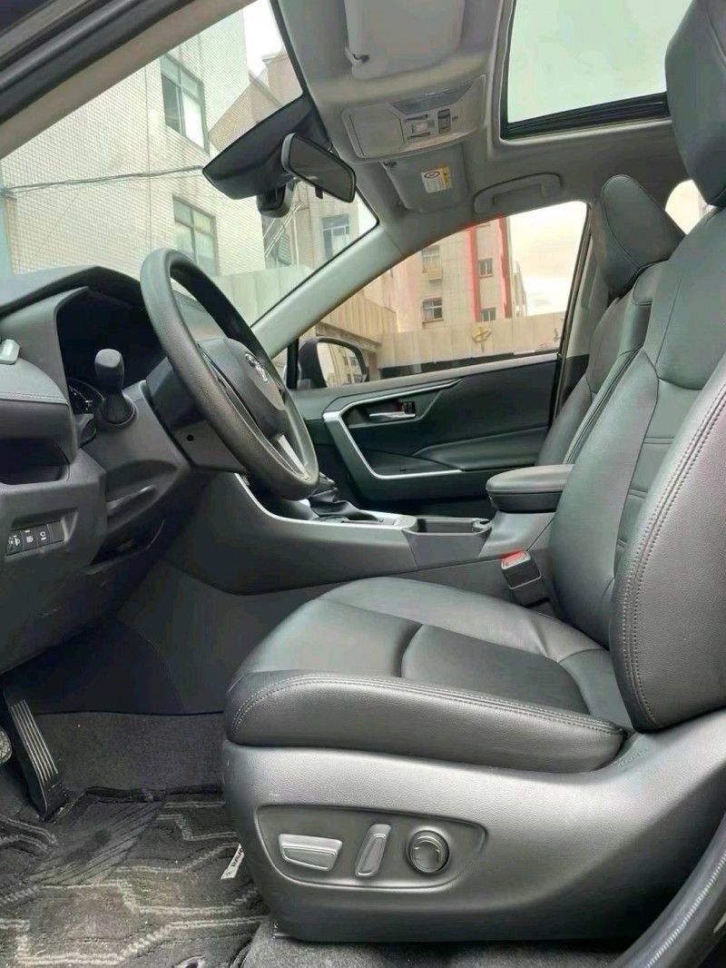 中山23年丰田RAV48