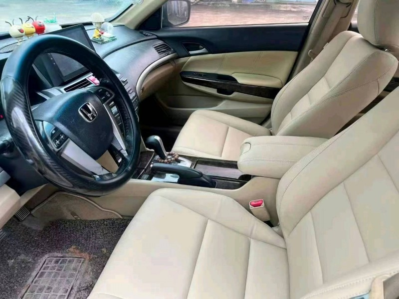 佛山08年本田雅阁3