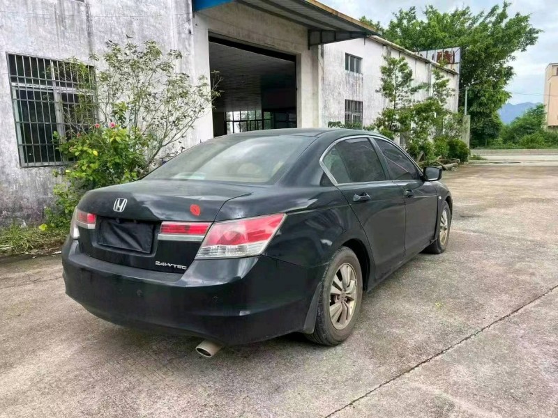 佛山08年本田雅阁8