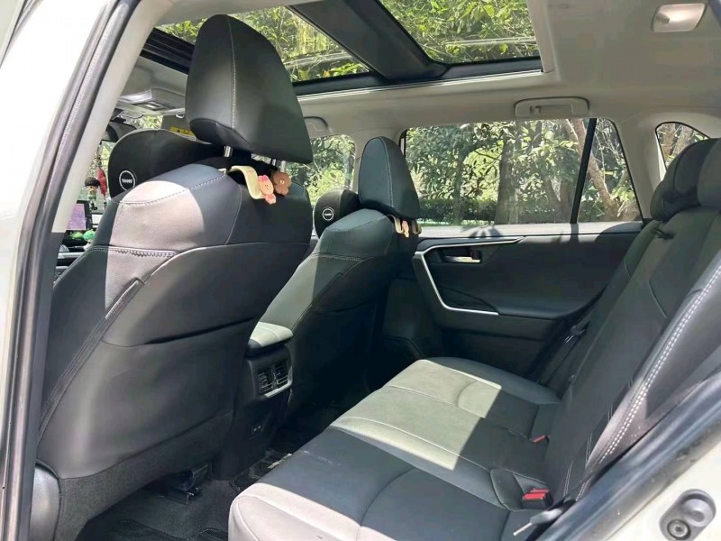紹興23年豐田RAV43