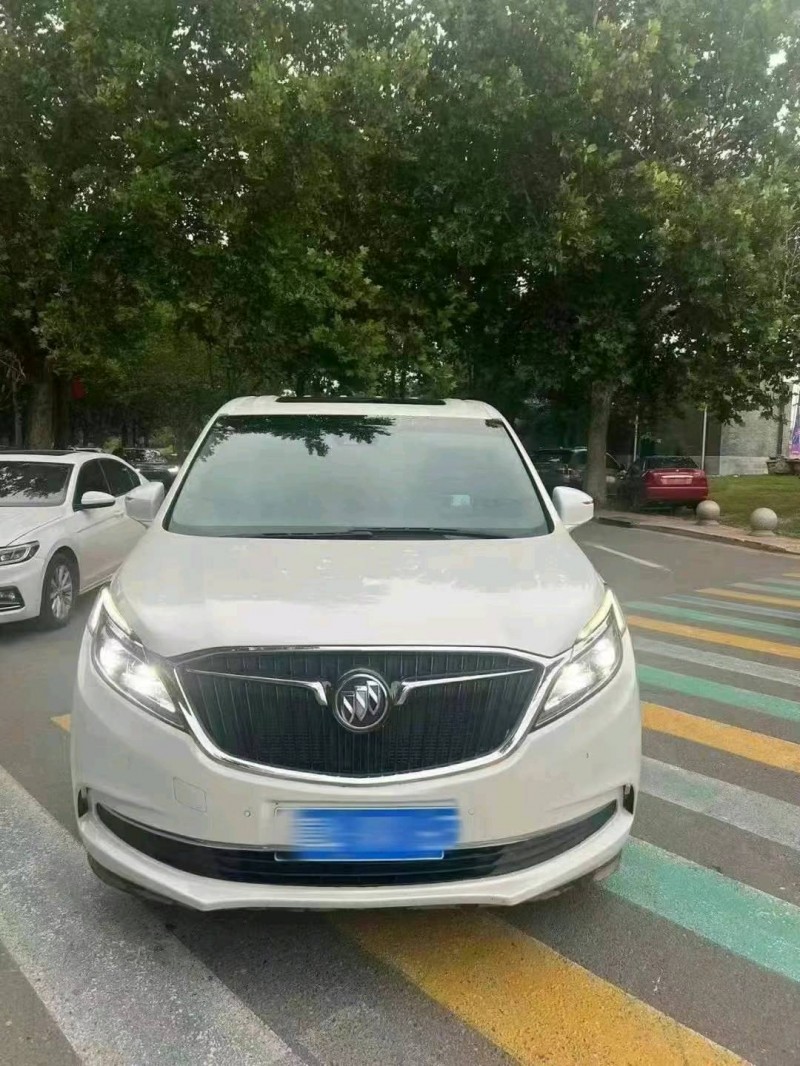 保定17年别克GL81