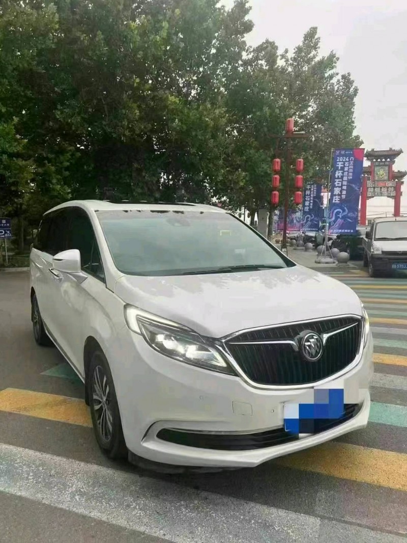 保定17年别克GL82