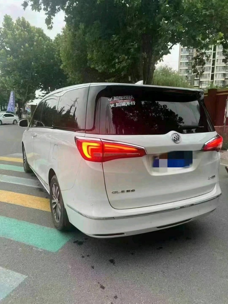 保定17年别克GL84