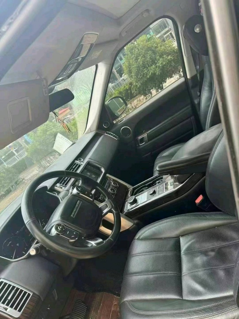 青岛16年路虎揽胜行政4