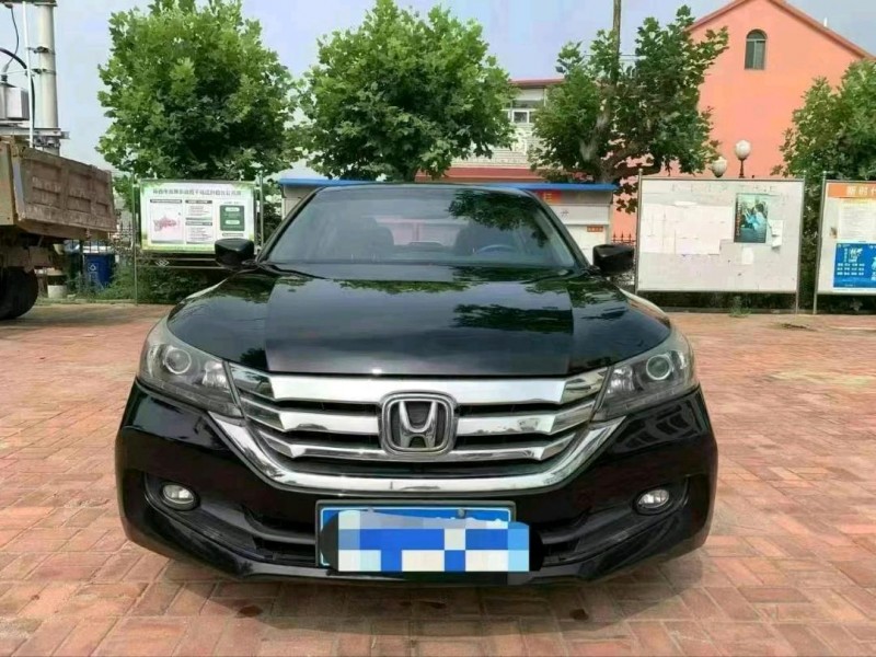 青岛14年本田雅阁1