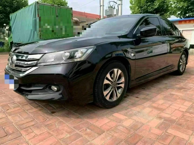 青岛14年本田雅阁2