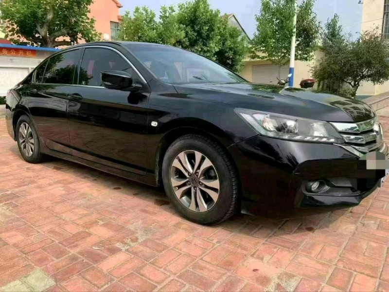 青岛14年本田雅阁3