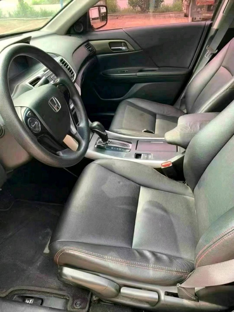 青岛14年本田雅阁4