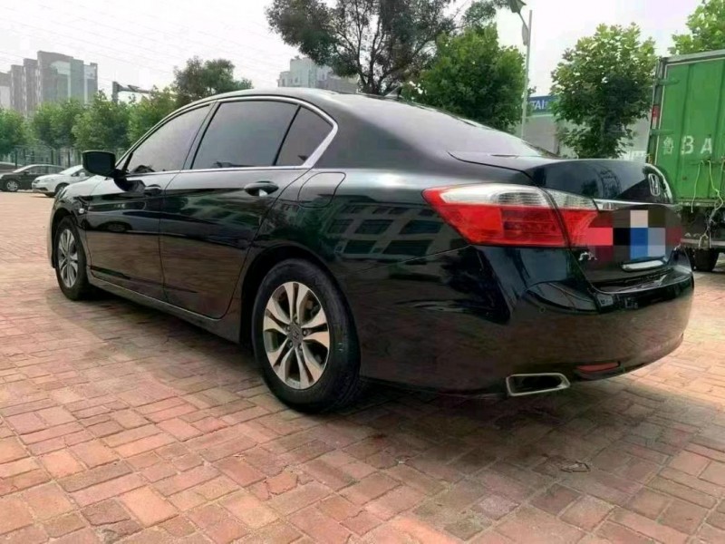 青岛14年本田雅阁7