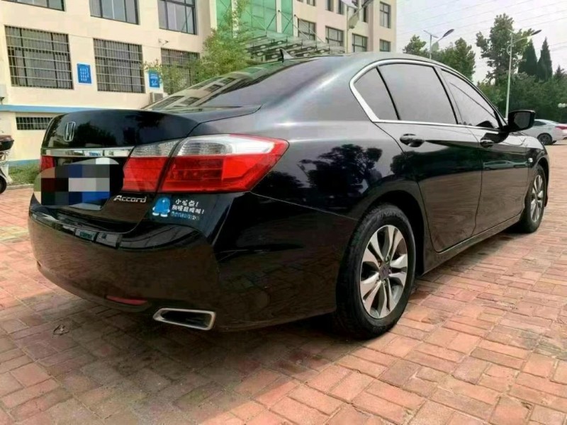 青岛14年本田雅阁8