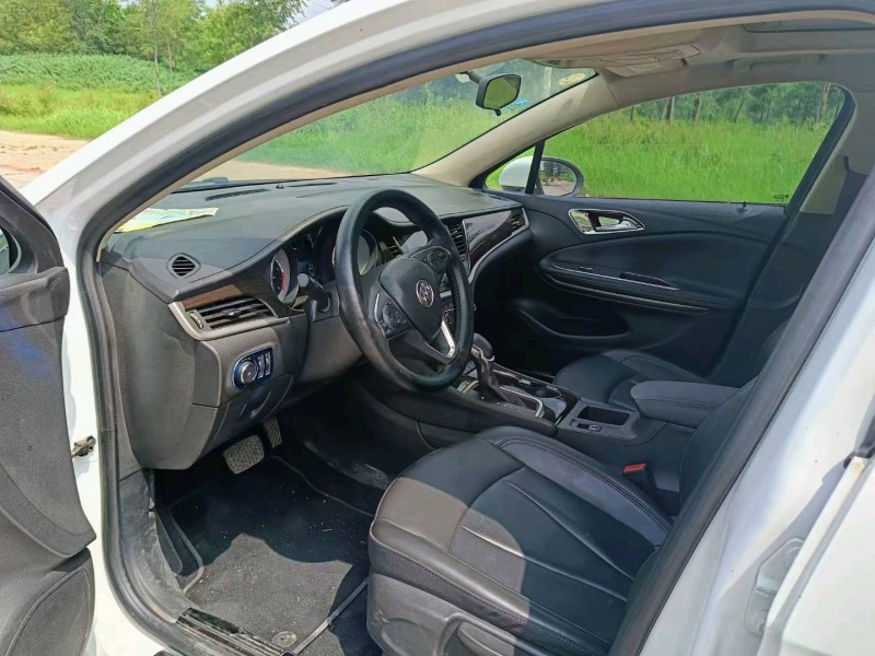 聊城18年别克威朗5