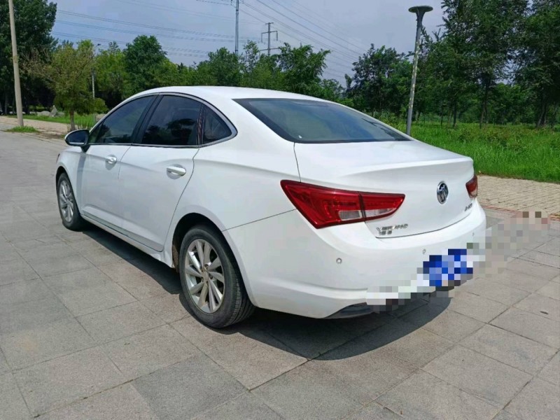 聊城18年别克威朗8