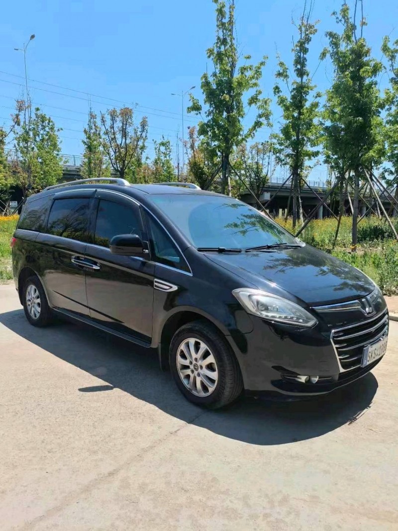 青岛17年纳智捷大7 MPV2
