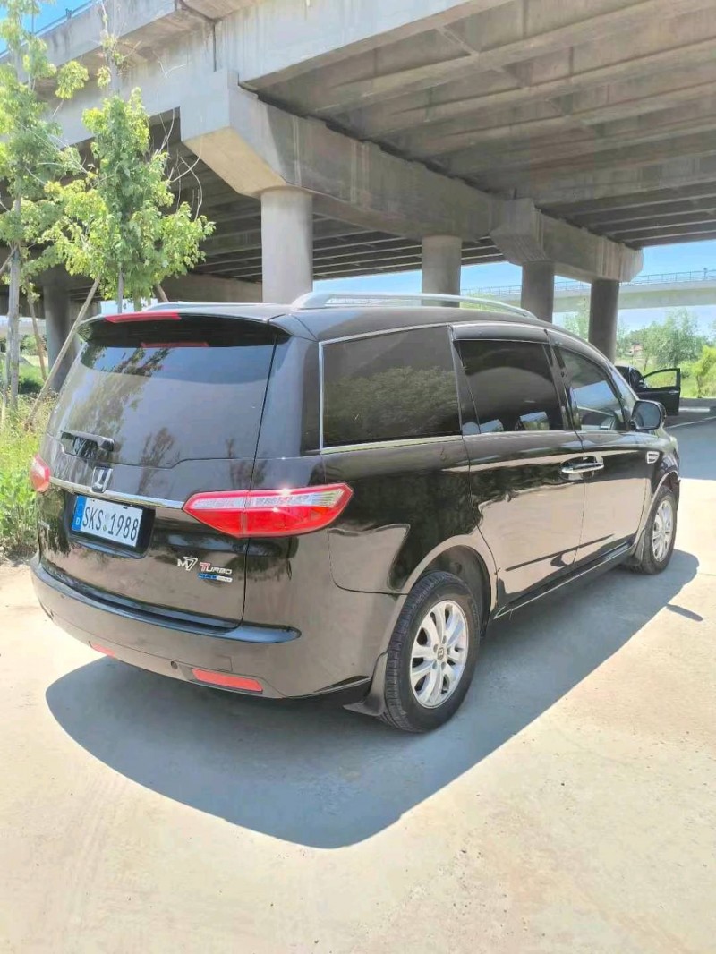 青岛17年纳智捷大7 MPV8