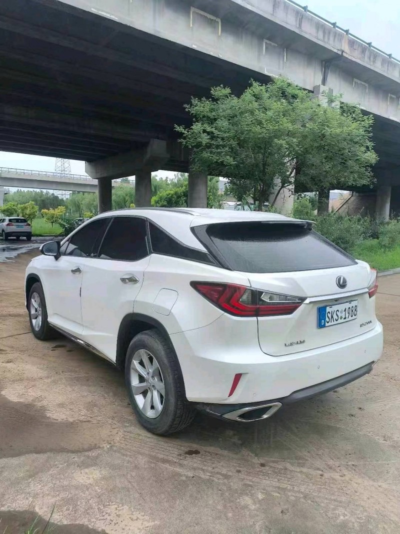 青岛17年雷克萨斯RX8