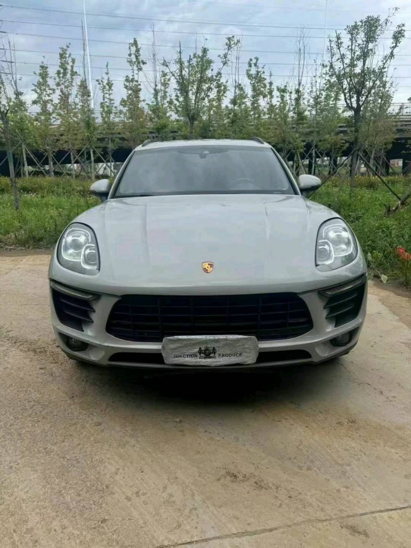 青岛18年保时捷Macan1