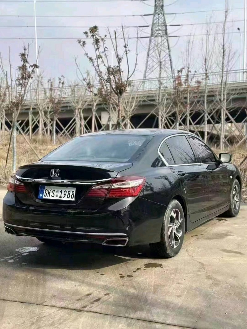 青岛18年本田雅阁8