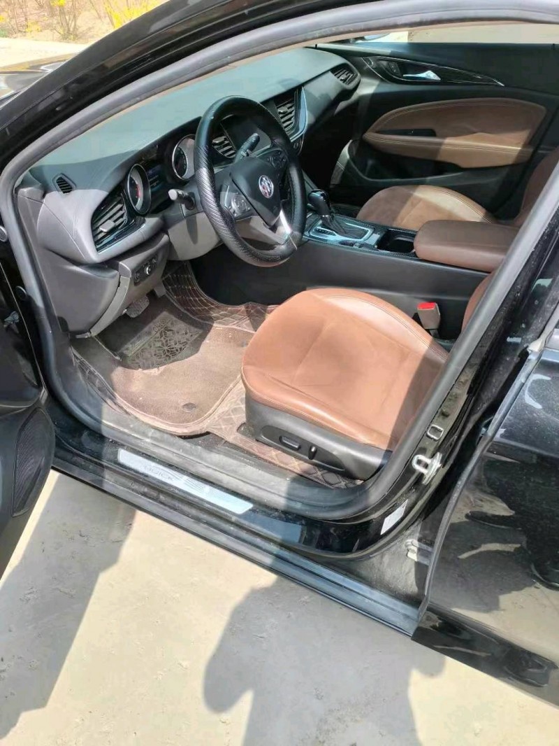 青岛20年别克君威4