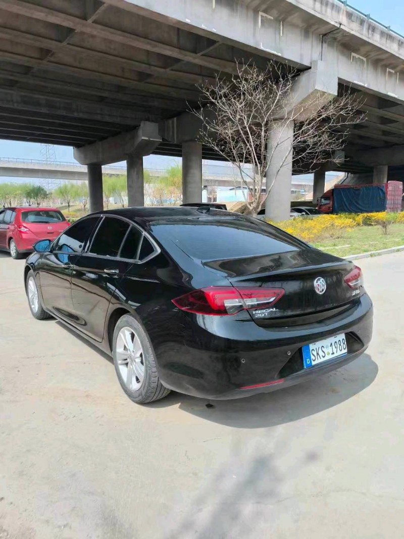 青岛20年别克君威8