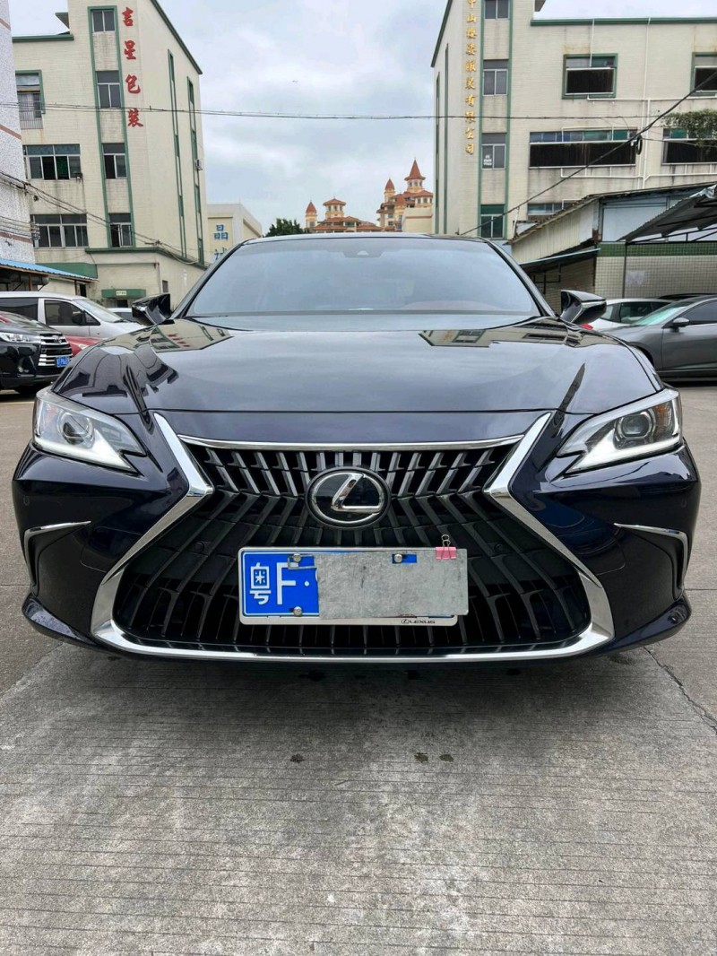 中山23年雷克萨斯ES1