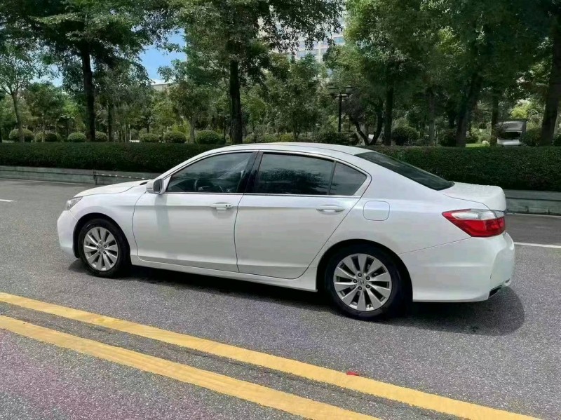 佛山16年本田雅阁5