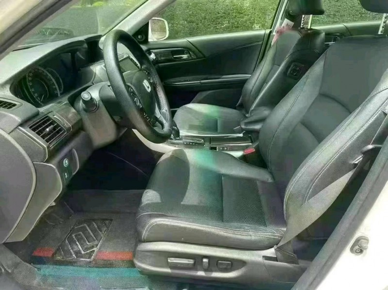 佛山16年本田雅阁7