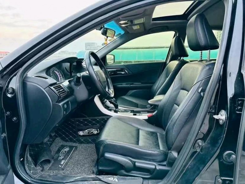 东莞18年本田雅阁5