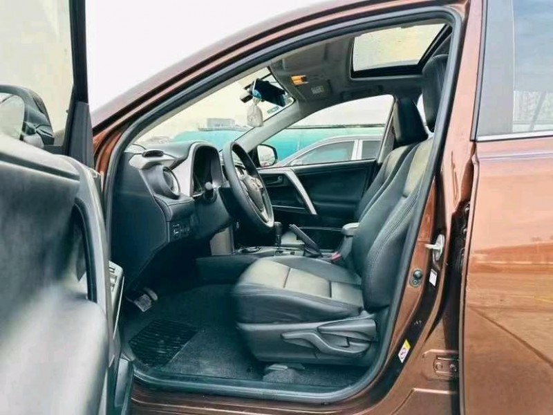 东莞17年丰田RAV4荣放4