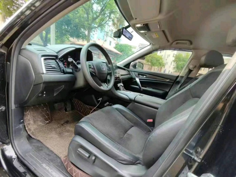 江门18年本田冠道4