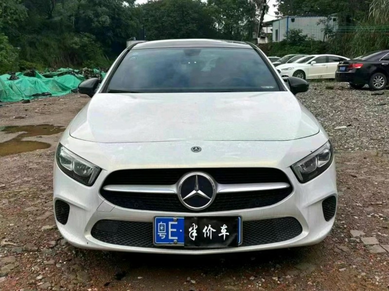 佛山19年奔驰A1