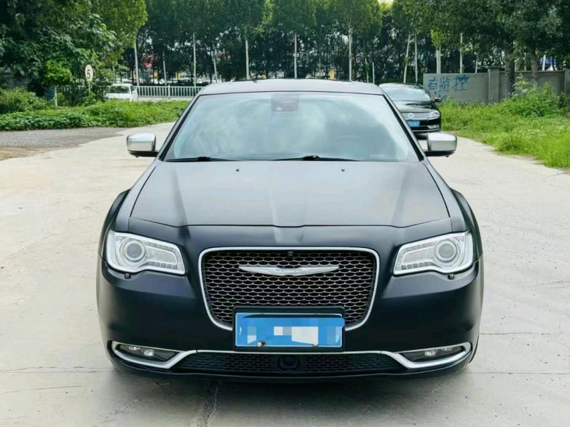 青岛17年克莱斯勒300C1